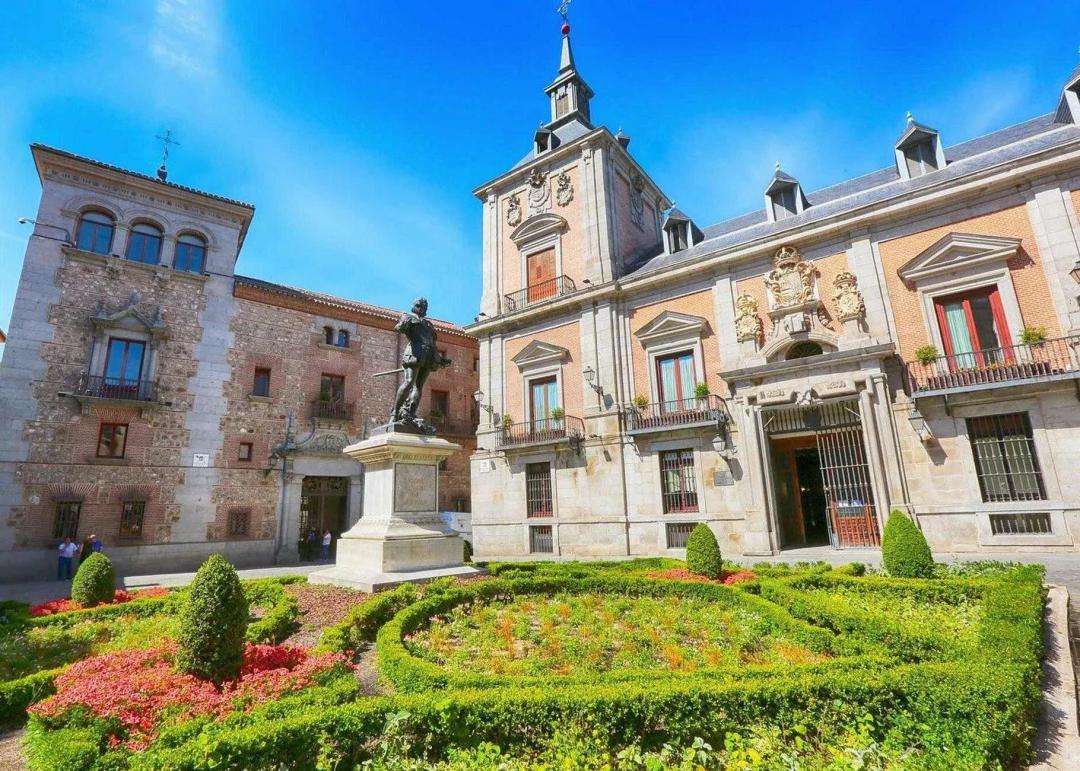 Площадь Испании