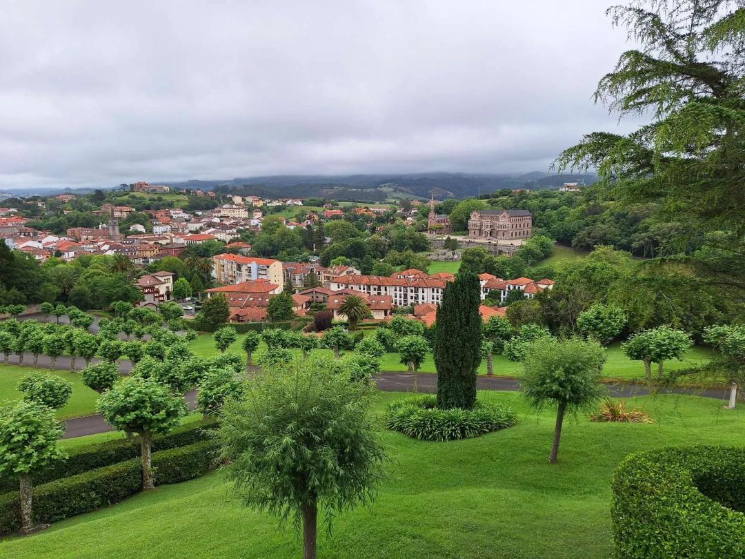 Комильяс и Эль-Капричо Гауди