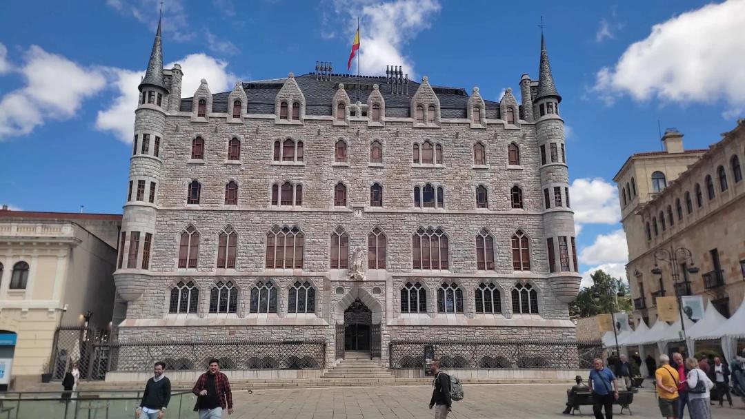 Каса Ботинес