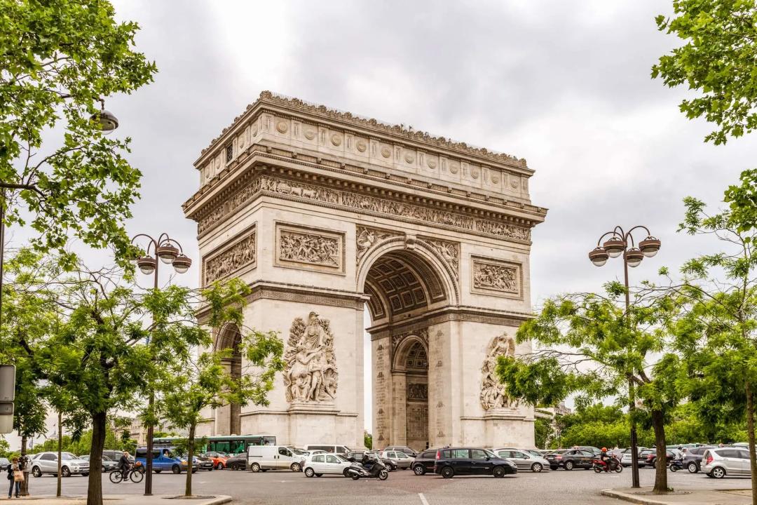Champs-Élysées et Arc de Triomphe